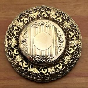 Mid-Century Gold-Tone Filigree Photo Locket Brooch